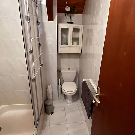 Ch1 Lit 160 Lavabo Individuel, 2 Sdb, 3 Wc, 1 Cuisine, Partagés Couette-café
